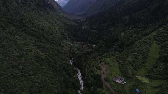 川西四姑娘山雪山峡谷森林航拍