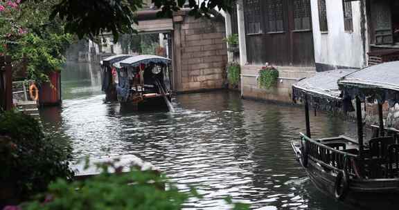 江南水乡古镇雨季烟雨浙江南浔古镇