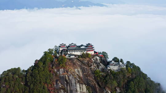 云海上的云南腾冲云峰山