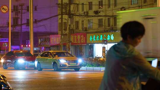 城市下班高峰期夜晚夜景交通汽车车辆车流人