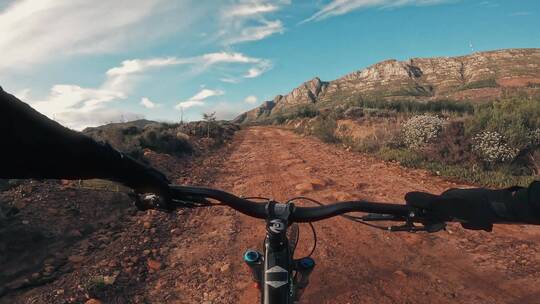 第一视角拍摄山地骑行自行车视频素材模板下载
