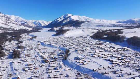 新疆阿勒泰地区禾木村雪景航拍