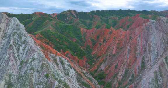 航拍新疆国防公路丹霞地貌