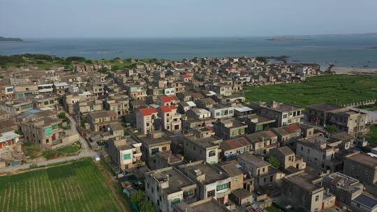 航拍福建平潭海边的石房子村落群