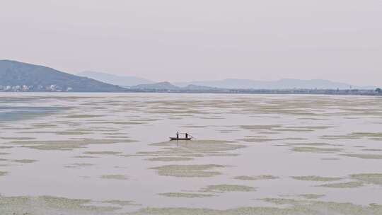 苏州太湖上划船的人航拍