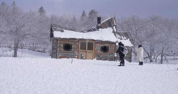 长白山雪岭木屋