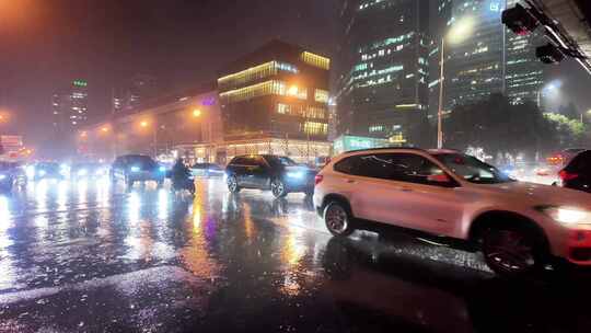 城市下雨夜景雨夜路灯伤感情绪