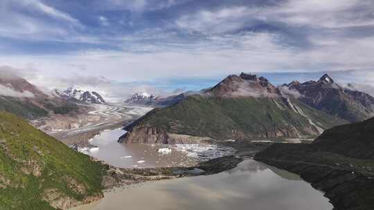 来古冰川风景区清晨航拍