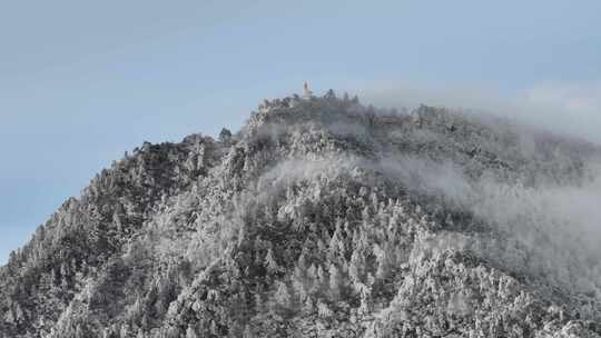 庐山诺那塔院白塔山峦雪景