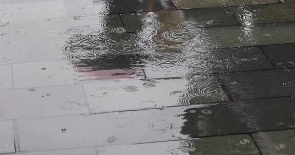 江南古街雨季雨丝雨滴升格空镜