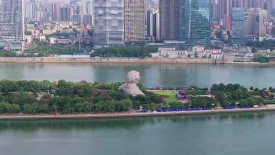 航拍长沙橘子洲头湘江两岸江景城市天际线