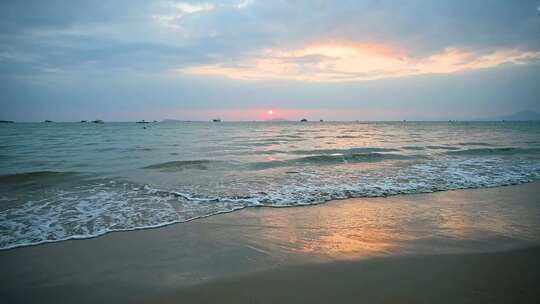 海南三亚椰梦长廊傍晚沙滩夕阳海浪