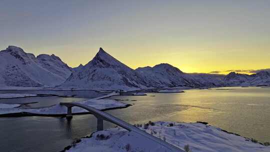 挪威罗弗敦群岛北极圈雷纳冬季雪景高空航拍