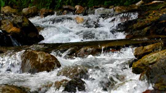 小溪流水水流