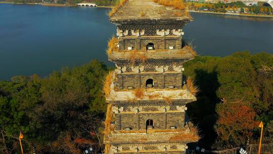 玄武湖前的三藏塔