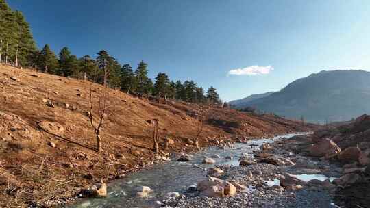 野山河流经石巨石水清溪河