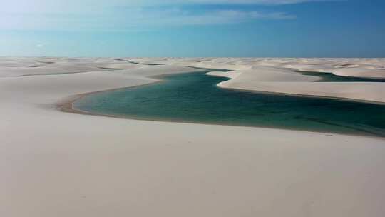 巴西东北天堂的沙丘和雨水泻湖