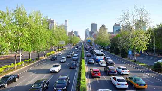 城市道路车辆行驶景象