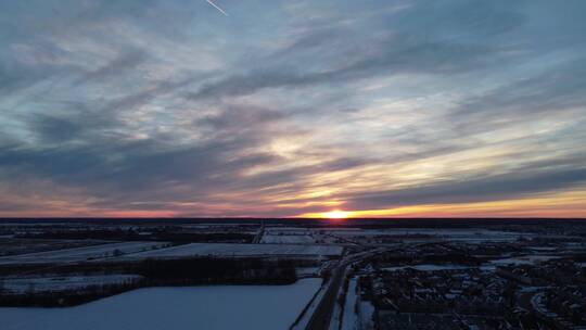 冬季平原傍晚落日夕阳飞机飞过航拍