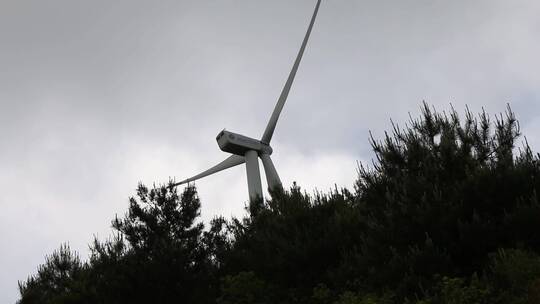 高山自然风光新能源风车发电视频素材模板下载