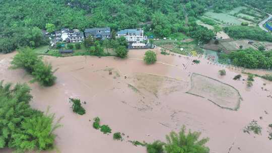 桂林阳朔暴雨漓江遇龙河河水暴涨