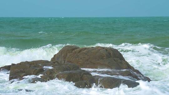 海浪浪花升格特写慢镜头