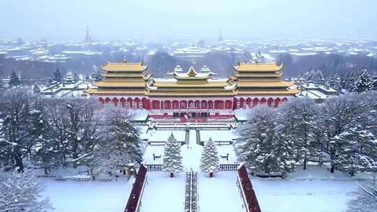 雪中故宫全景，古建红墙金瓦雪景如画