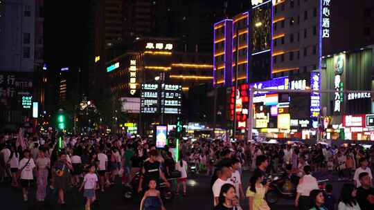 长沙夜晚城市人文小吃街步行街美食街人流