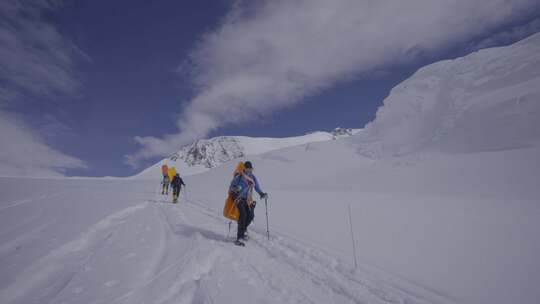 徒步旅行者，雪，山，旅程