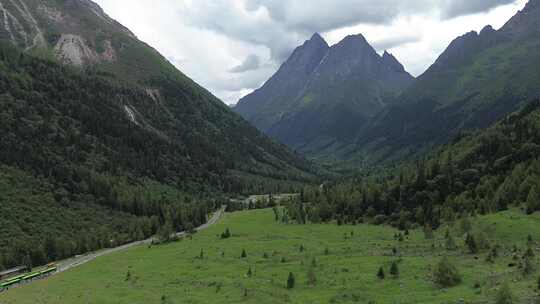 川西四姑娘山雪山峡谷草原航拍