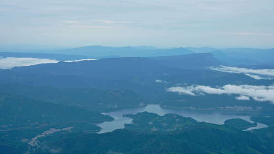 山脉云海高山森林湖泊