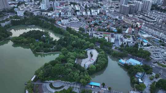 绿意葱葱的钵池山公园夏季江南园林风景