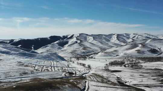 内蒙古红石崖下雪山