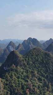 竖版航拍密集山峰桂林山川