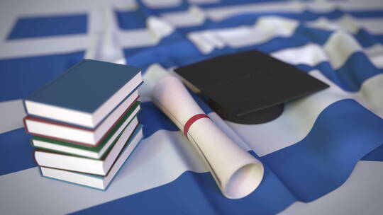 希腊国旗上的毕业帽和文凭视频素材模板下载