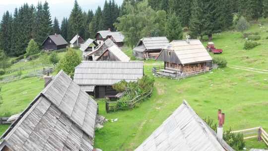 村庄，小屋，木栅栏，无人机