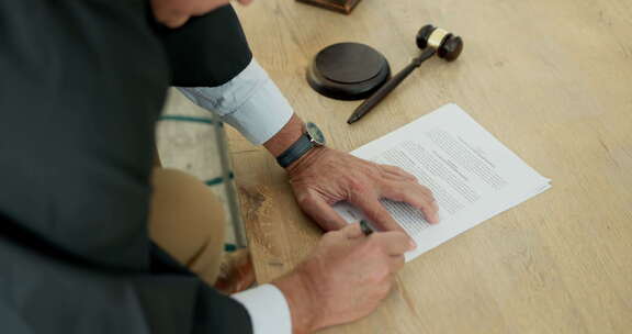 合法签名，带有文件、政府文书或司法报告的