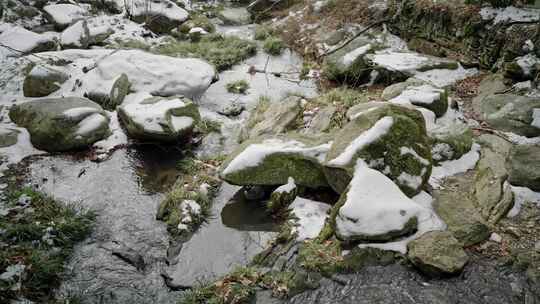 庐山冬天小溪雪后长冲河