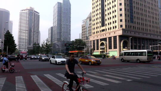 延时北京城市交通路口延人流及车流