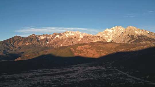 航拍云南玉龙雪山