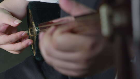 非洲马赛人穿传统服装跳舞唱歌