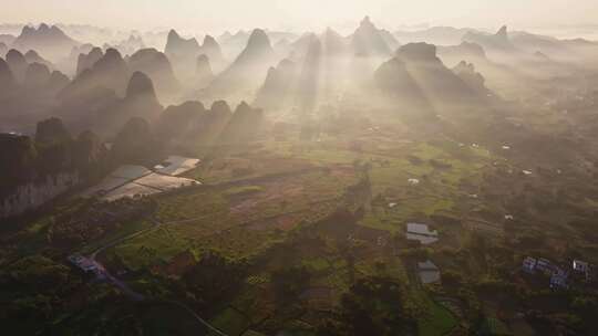 航拍桂林山水晨光中的山峰