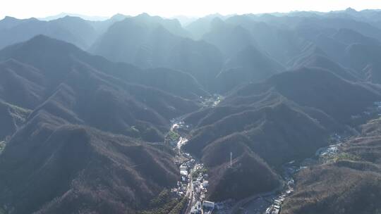 航拍山脉地质公园沟壑峰峦风光雄威高山湖泊