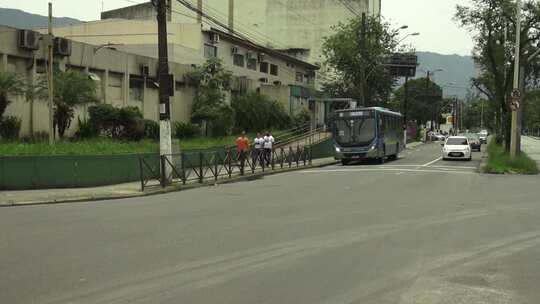 Trânsito na avenida