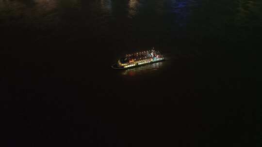 夜晚长江上游轮晚上轮船航拍夜景船只游船