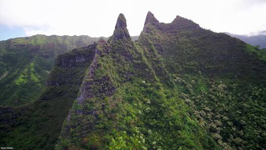 航拍山脉山峰