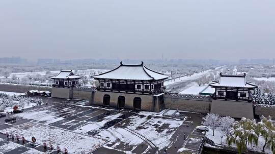 航拍洛阳定鼎门雪景