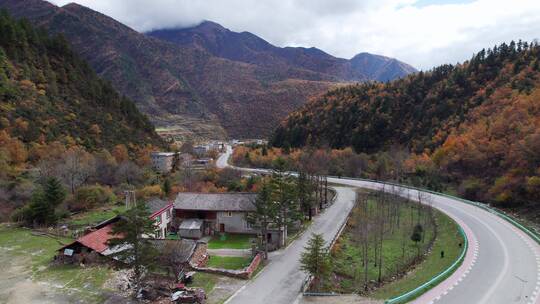 川西康定山川金黄色的秋天航拍