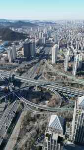 城市高空俯瞰立交桥及周边高楼景象