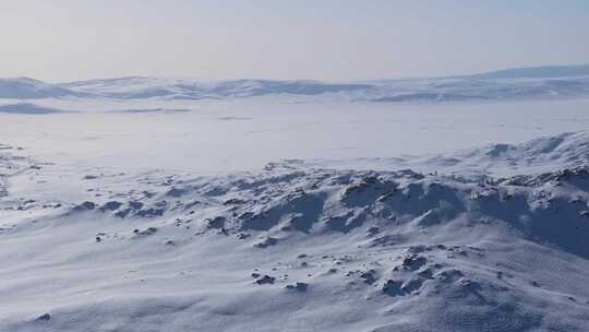 航拍新疆阿勒泰雪景吉木乃草原石城输电线路